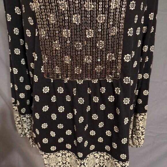 CHICO'S Peasant Blouse Size(L) PTP 21 INCHES - Picture 4 of 4